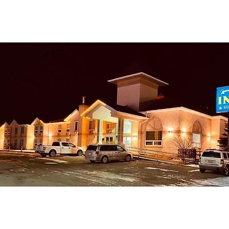 Aurora Park Inn & Suites Dawson Creek Exterior foto